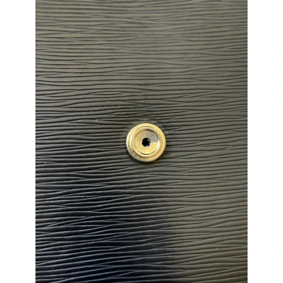 Louis Vuitton Epi St. Cloud GM Crossbody 🖤☁️ - Picture 13 of 15